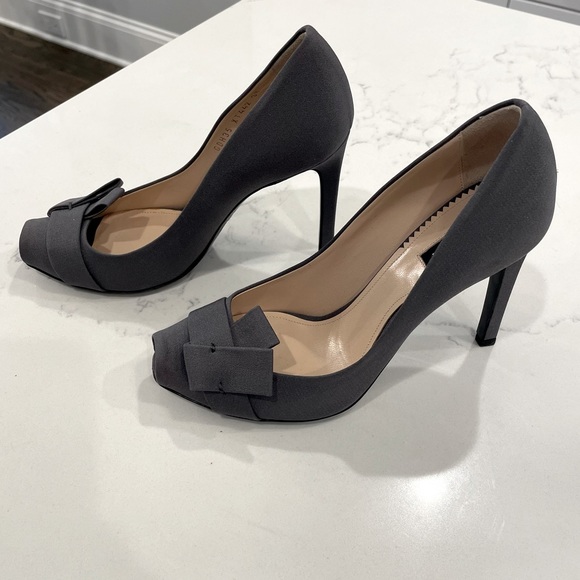 Giorgio Armani Gray Pumps in Size 37 - Picture 2 of 5